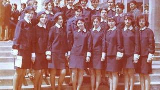 Спомени от соца: Късите поли на ученичките - забранени, бижутата - също