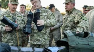 Порошенко: Ще разработим ракетно оръжие с голям обсег по "цели дълбоко в тила на противника" 