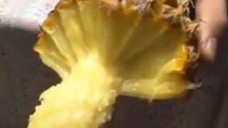 Цял живот сме яли ананса неправилно! Това ВИДЕО показва как всъщност трябва да го правим