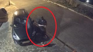 Несебърската „нинджа“ Алеко троши коли наред (ВИДЕО)