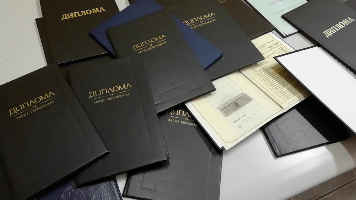 Извънредно в БЛИЦ: Спипаха мошеника Узуна, осигурявал шофьорски книжки на неграмотни роми 