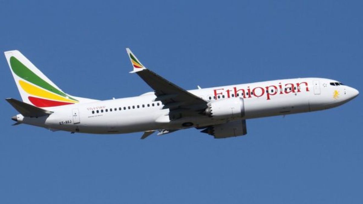 Американските власти решиха да не забраняват полетите на Boeing 737 MAX 8