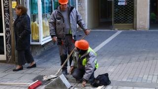Куриоз в БЛИЦ! Укрепват "перките" на "Графа", вместо да ги махат (СНИМКИ)