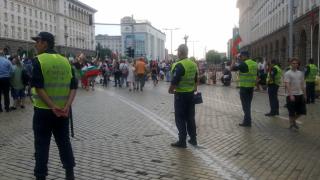 Полицаите ще се виждат отдалеч с нови униформи при протести и шествия 