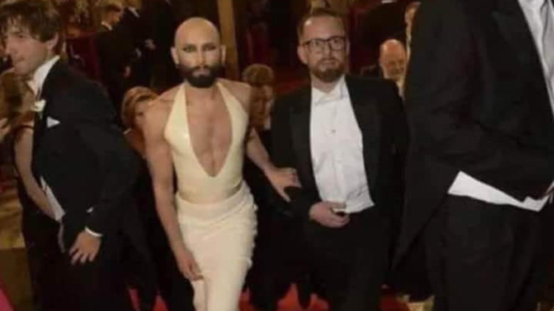 Директорът на виенската филхармония срещна Кончита Вурст в операта и стана страшно (СНИМКА)