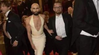 Директорът на виенската филхармония срещна Кончита Вурст в операта и стана страшно (СНИМКА)