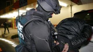 Заловеният у нас англичанин с 53 лица атакувал с мачете и пистолет автосервиз във Великобритания