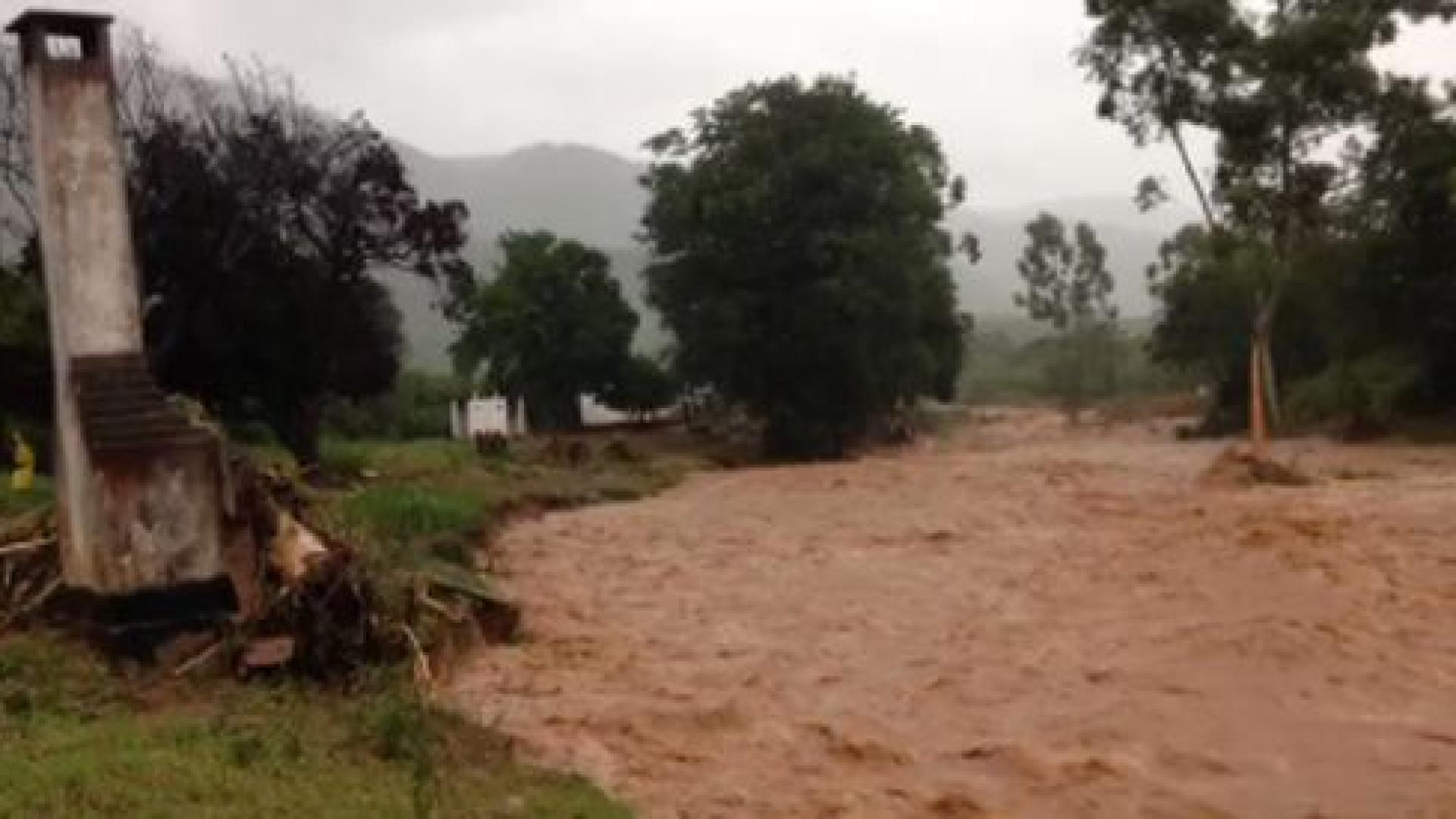 Мощен циклон помете Зимбабве