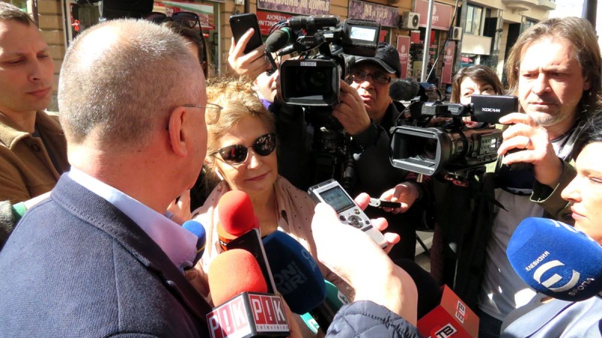  Бой пред централата на БСП, Станишев се намеси!