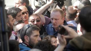 В Белград е страшно! Пред президентството почерня от народ, "жива верига на свободата" държи Вучич в капан (СНИМКИ/ВИДЕО)