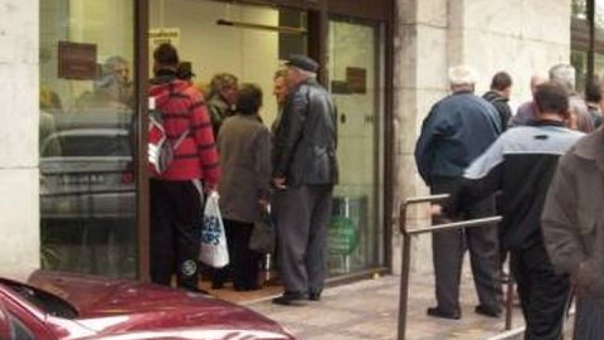 Новото прецакване на пенсионерите: Комсомолска секретарка връща 11 бона на НОИ, хиляди ги чака същото 