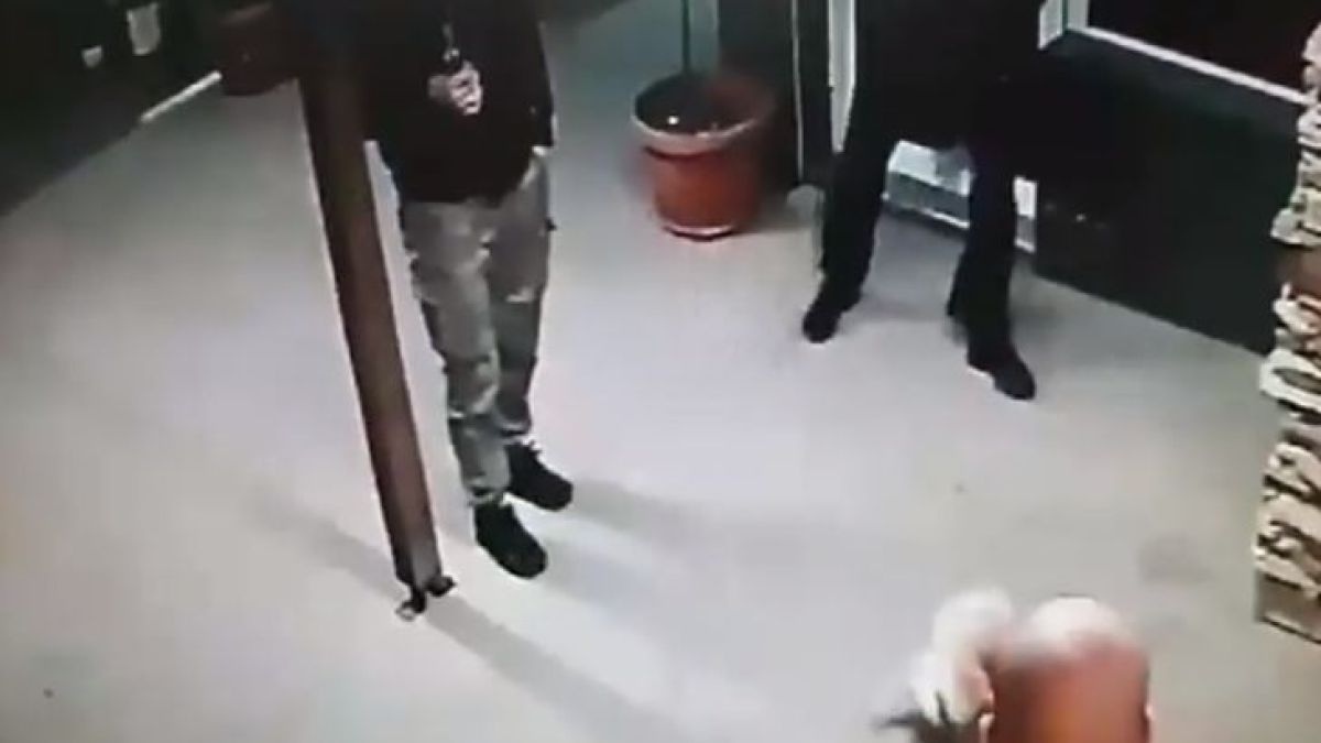 Нечовешка жестокост на изверг от Радомир подпали мрежата (СНИМКА/ВИДЕО 18+)