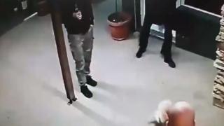 Нечовешка жестокост на изверг от Радомир подпали мрежата (СНИМКА/ВИДЕО 18+)