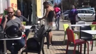 Отвратително! Циганин си развя оная работа пред десетки майки с деца в центъра на Русе (СКАНДАЛНО ВИДЕО 18+)