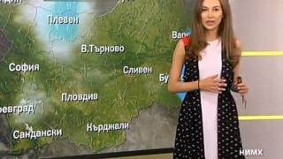 Никол Станкулова с ударно завръщане - заголи бедра в къса пролетна рокличка и... (СНИМКИ)