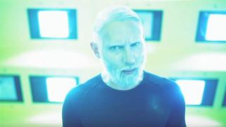 Познавате ли този човек? Няма да повярвате коя известна личност е това