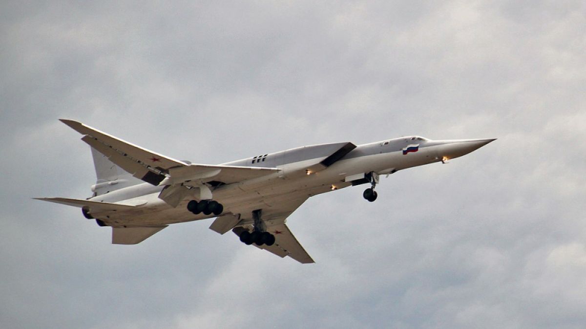 Мистерия: Ескадрила стратегически бомбардировачи-ракетоносци Ту-22М3 кацна в Крим и изчезна 