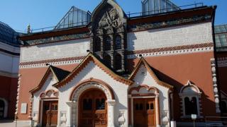 Мъж се съблече чисто гол в световноизвестна галерия (ВИДЕО 18+)