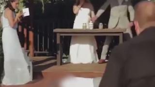 Сватбар изгуби съзнание и падна като талпа на земята в най-трогателния момент от церемонията (ВИДЕО)