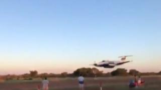 Шокиращо ВИДЕО: Пилот-камикадзе направи таран със самолет на къщата си, за да убие жена си, която го изгони 
