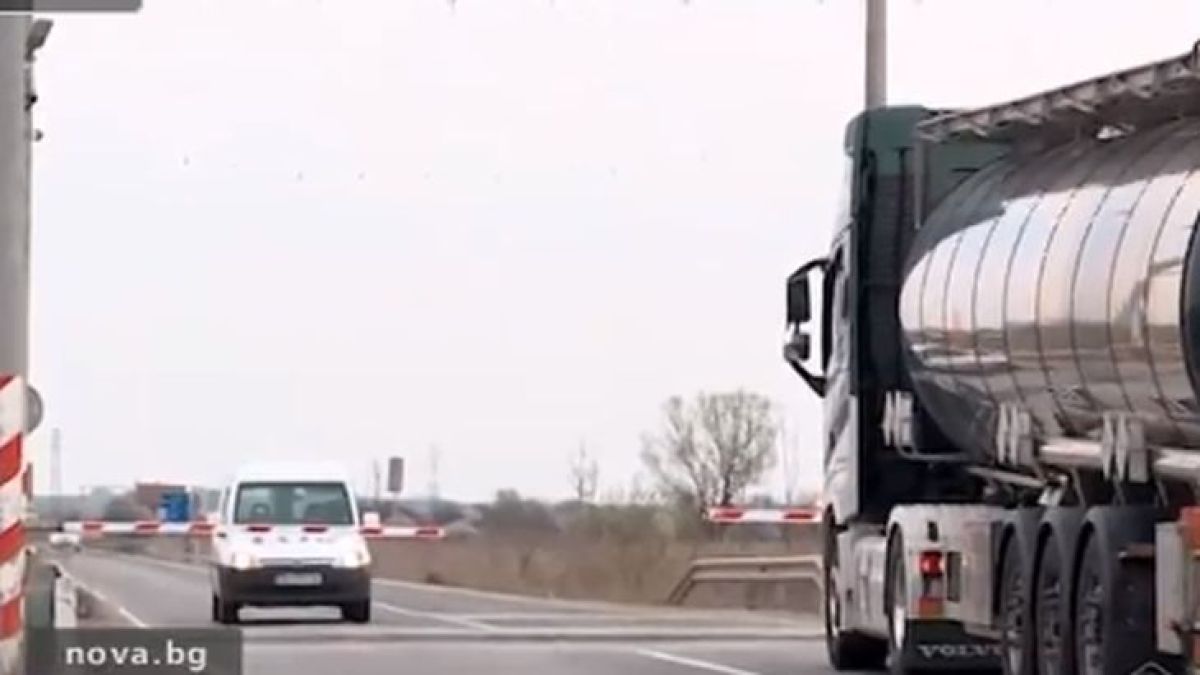 ВИДЕО запечата пълен абсурд на пътя