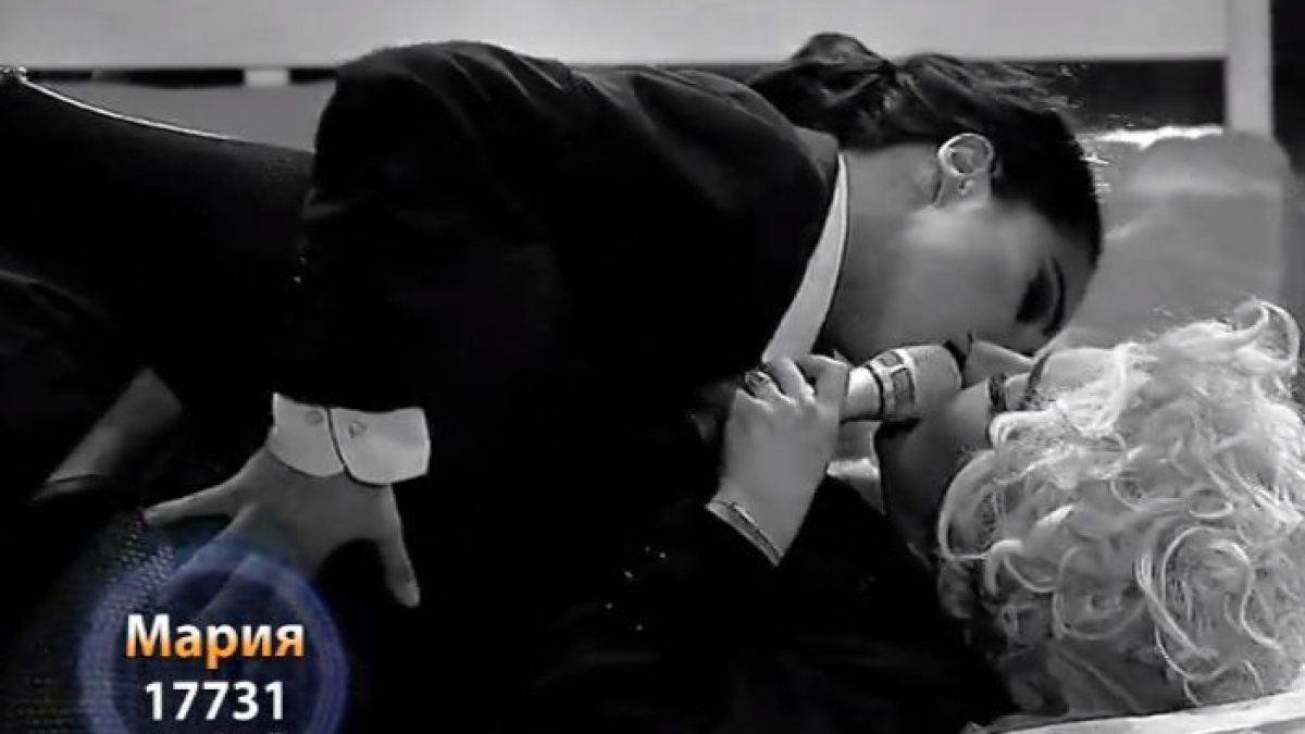 Лесбо сцена в „Капките”: Мария Илиева се разцелува с жена, а Рачков... (СНИМКИ 18+)
