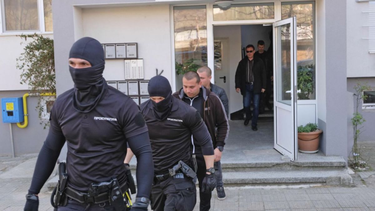 Любовната афера на дознателката Розалия с Владо Боклука докарала инфаркт на баща ѝ