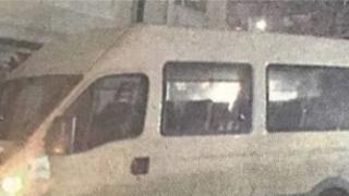 Първа СНИМКА на крадения бус, с който пияният циганин Сава спретна луда гонка с полицията 