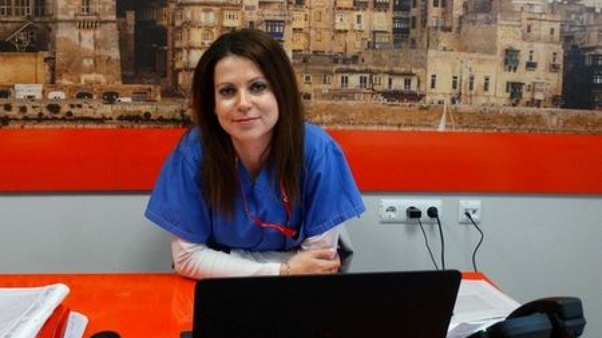 Красива пловдивчанка поема онкологичното отделение на  УМБАЛ „Дева Мария“