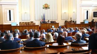 Депутатите няма да променят датите на ваканцията си заради изборите