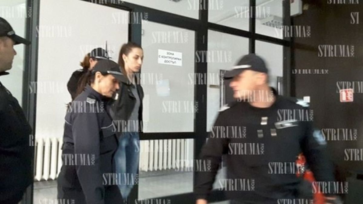 Докараха с конвой полицайката Розалина в съда, след минути решават съдбата й!