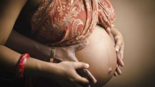 Шок! Младо момиче роди първото си бебе, а 26 дни по-късно и братчето му