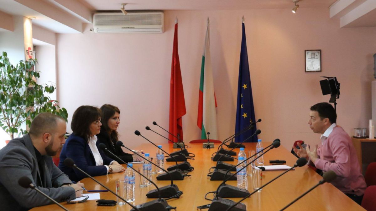 Нинова отправи люта закана пред лейбъристи