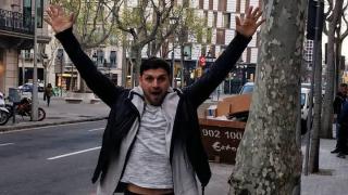 Александър Сано брои тлъсти пачки за хотел в Барселона