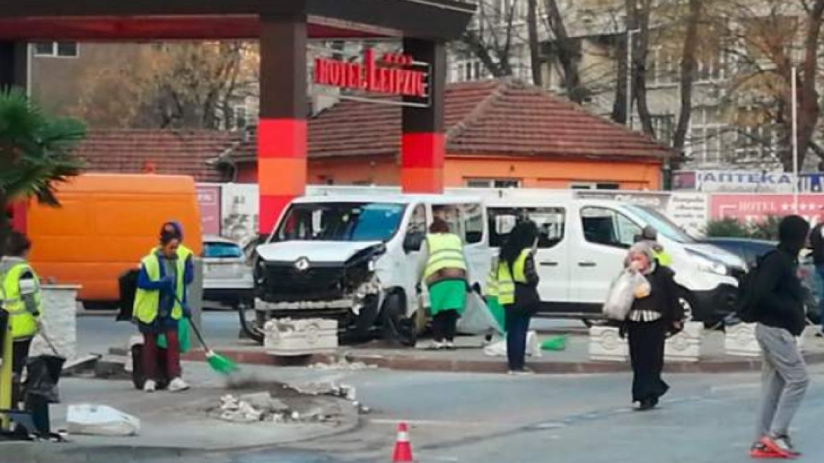 Първо в БЛИЦ: Разбра се причината за адското меле с автобуса в центъра на Пловдив