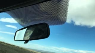 За какво служат загадъчните черни точки по автомобилните стъкла