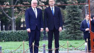 БЛИЦ TV: Германският президент Щайнмайер пристигна у нас (СНИМКИ)