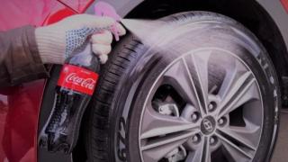 Защо практичните шофьори пръскат с Coca-Cola гумите на колата