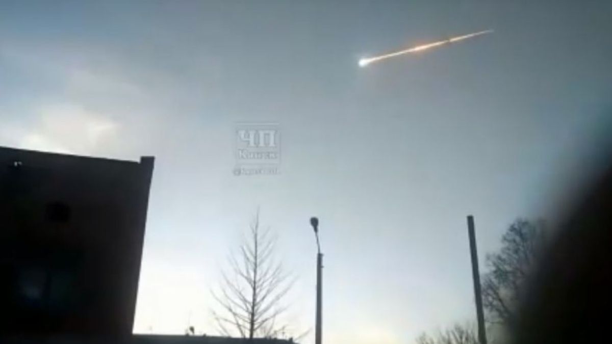 Шок в сибирски град! Първо падна метеорит, после пламна… (СНИМКИ/ВИДЕО)