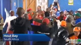 Предизборен дебат на живо се превърна в страшно меле със столове (ВИДЕО)