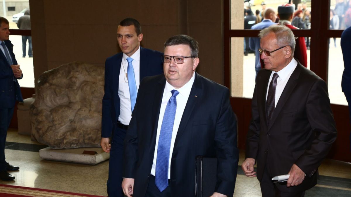 Цацаров заяви ще бъде ли отстранен Лозан Панов