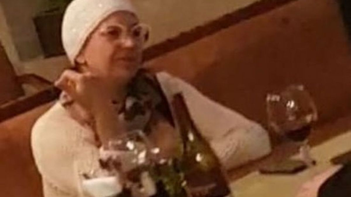 Спипаха Анита Мейзер в приятна мъжка компания след ареста (ВИДЕО)