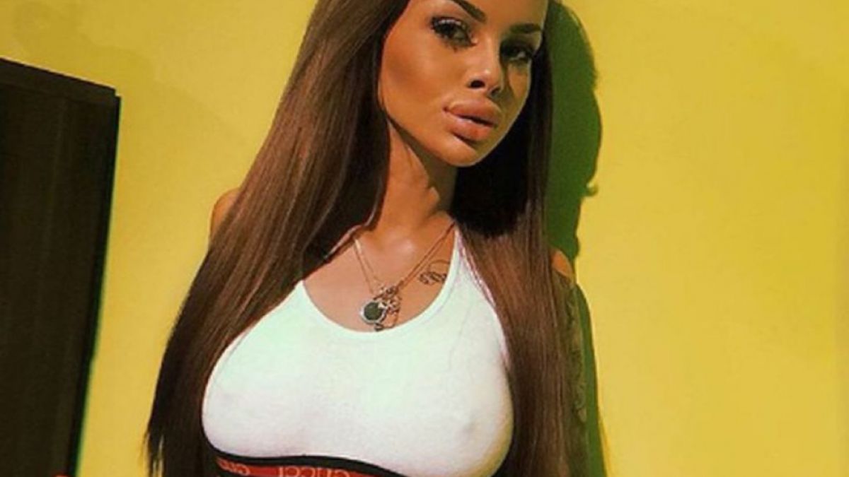 Сузанита навири голи гърди и остри зърна в шокиращо ВИДЕО 18+