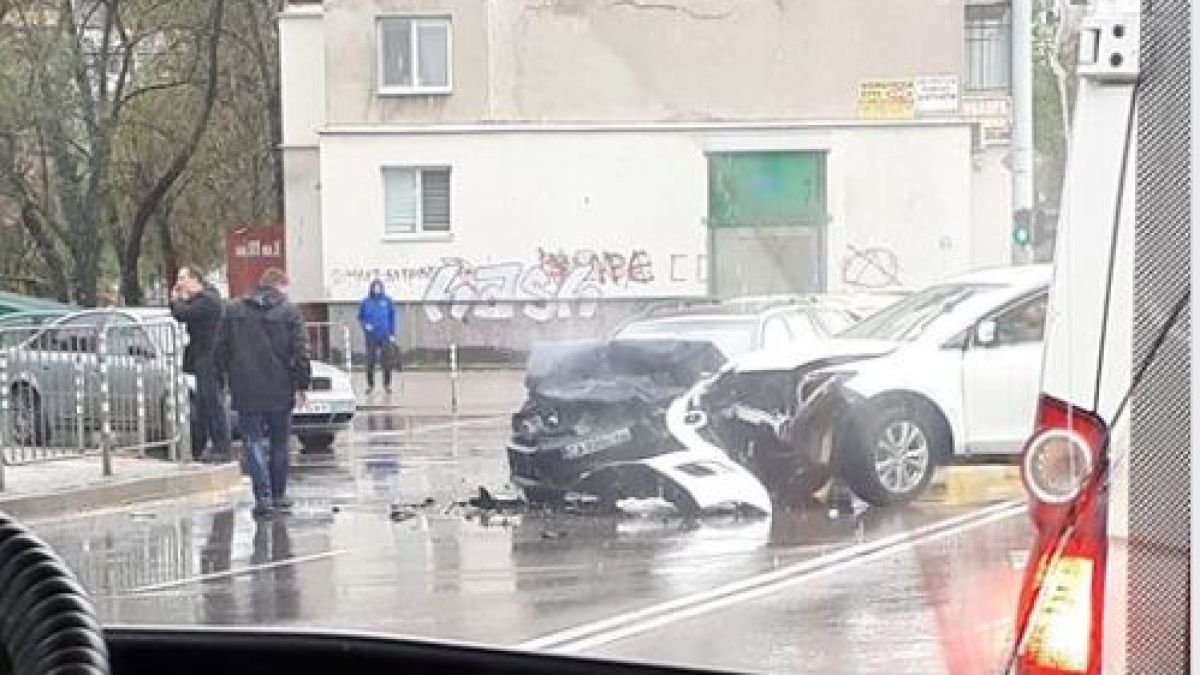Първо в БЛИЦ! Тежко меле до метрото в "Дружба" (СНИМКА)