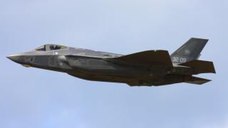 Откриха отломки от изчезналия японски изтребител F-35A