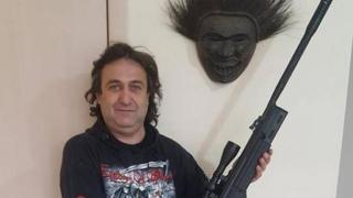 Теодор, който по скъсани чехли заплаши Борисов с убийство, е в болница!