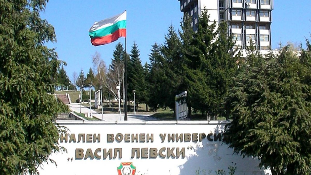 Правителството предлага да се открие Висше военновъздушно училище