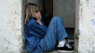 Тезджан и Шабан се гаврят сексуално и изнудват 12-годишна с голи снимки в Разград