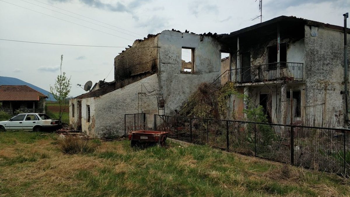 Гръцки расисти опожариха до основи дома на български свещеник над Драма (СНИМКИ)