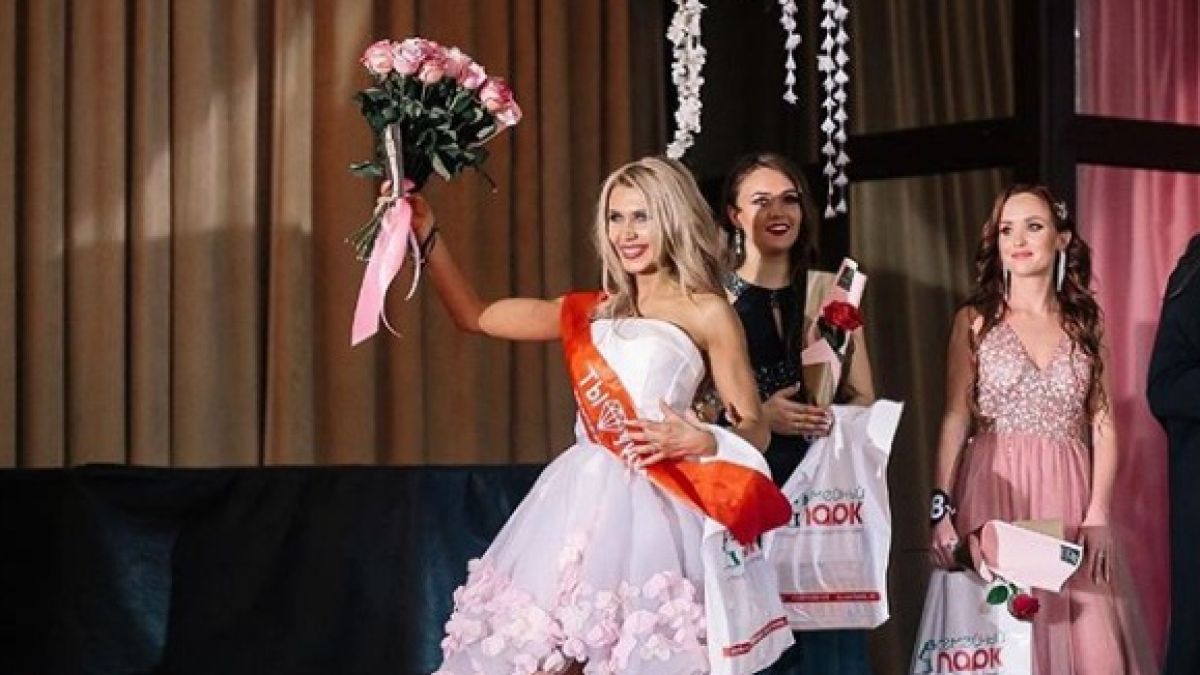 Секси попадия се яви на конкурс за красота, но я побъркаха от тормоз (СНИМКИ)